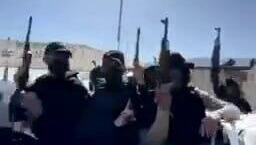 תיעוד מחאן יונס: שיירת מחבלי חמאס עם נשקים שלופים