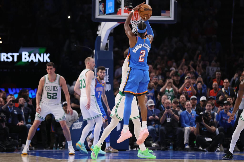 הרגע בו שיי נכנס לספרי ההיסטוריה (צילום: AP Photo/Nate Billings) שיי