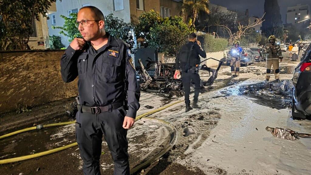 אחת הזירות בשפלה (צילום: דוברות המשטרה) נפילת שברי יירוט בשפלה