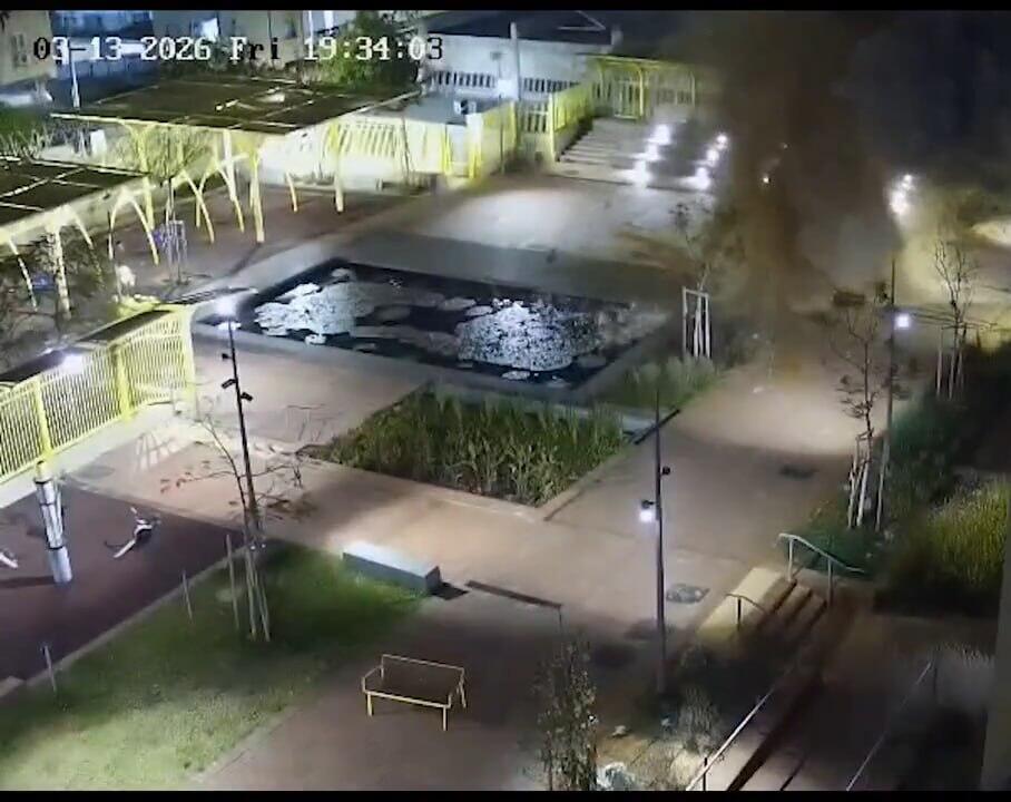 הפגיעה בבית הספר (צילום: עיריית ראשון לציון ) רגע הפגיעה בבית ספר בראשון לציון