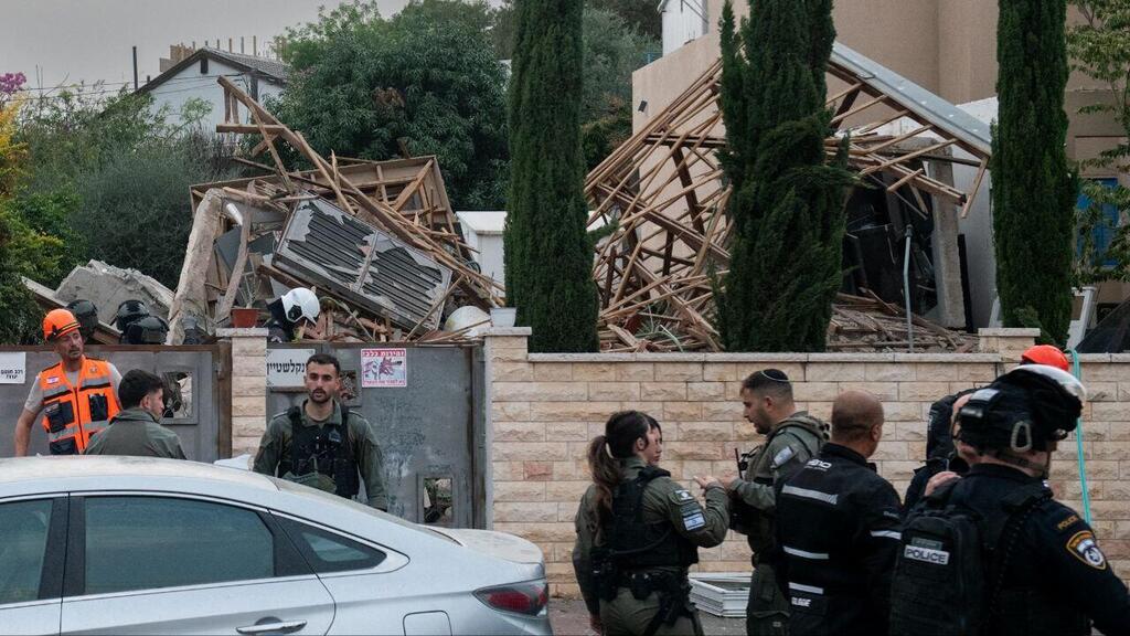 פגיעה ישירה בנס ציונה (צילום: Nicholas Pfosi) פגיעה ישירה בנס ציונה