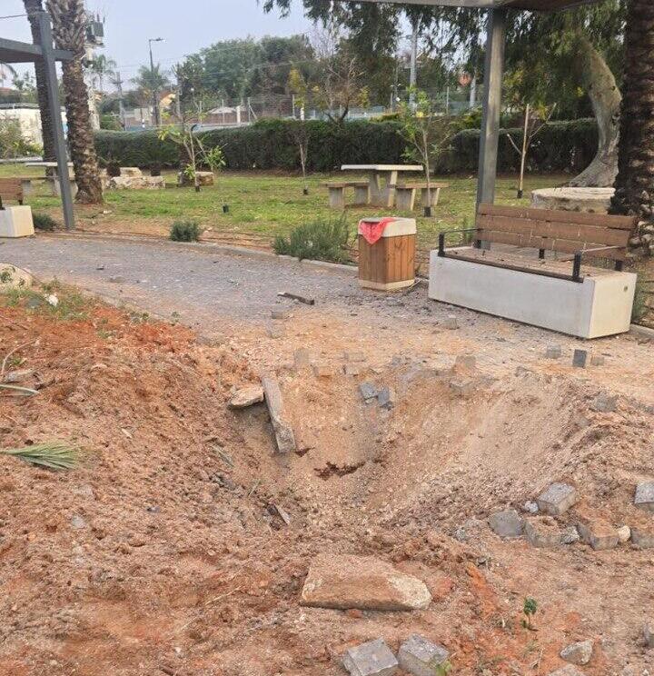 הבור מהפגיעה בבאר יעקב פגיעה ישירה בבאר יעקב