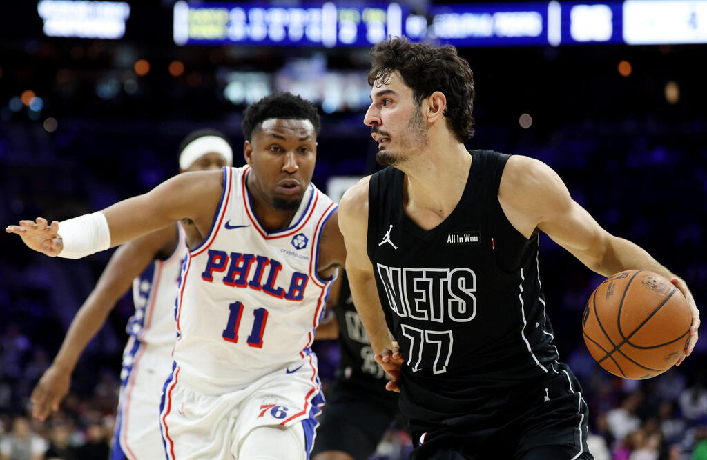 בן שרף מול ג'סטין אדוורדס (צילום: Emilee Chinn / GETTY IMAGES NORTH AMERICA / AFP) בן שרף מול ג'סטין אדוורדס
