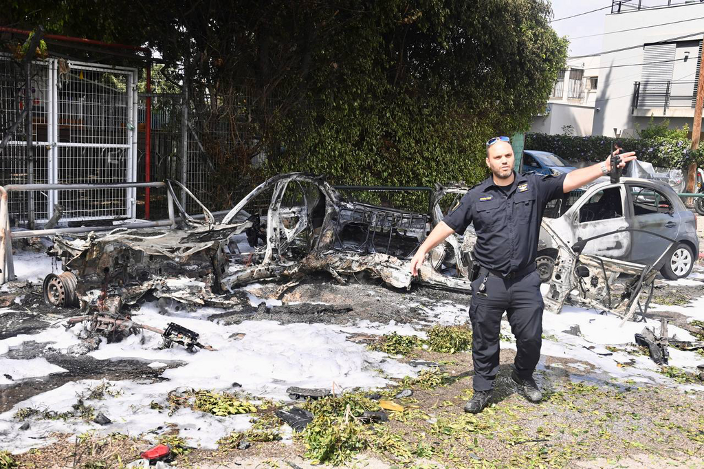 צילום: קובי קואנקס נפילת רסיס בתל אביב