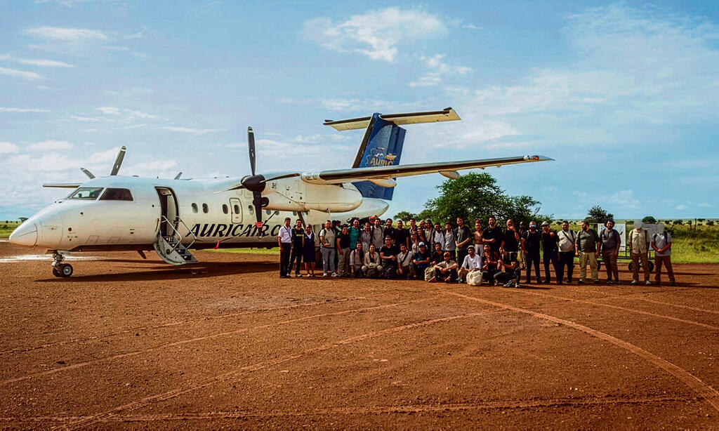 מהר מאוד זימרו  כולם ”אקונה מטטה".  מטוס המשלחת