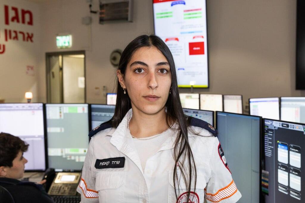 שרה קאפח. "העוצמה של מה שעשינו באותם רגעים, נותנת את הכוח להמשיך" (צילום: אלכס קולומויסקי ) החמ"ל במוקד מד"א בירושלים