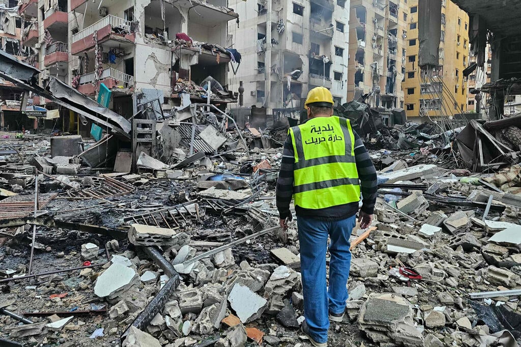 נזקי התקיפות בביירות (צילום: AFP) נזקי התקיפות בביירות