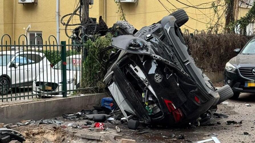 מזווית אחרת (צילום: כבאות והצלה לישראל) אחת מזירות הנפילה בראשון