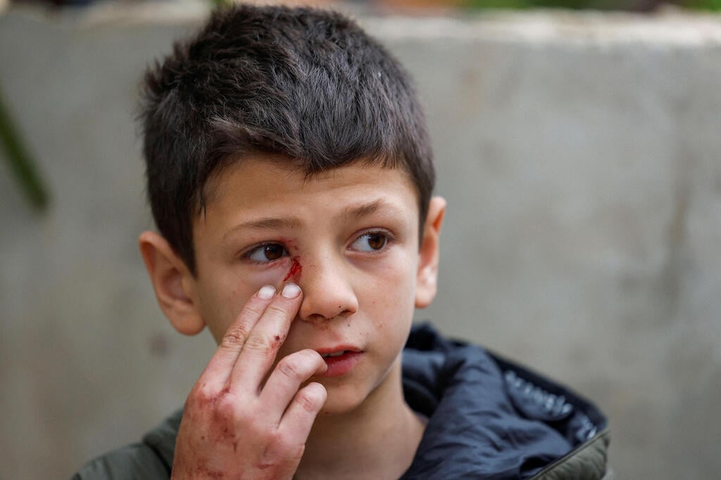 בני משפחת בני עודה מובאים למנוחות (צילום: REUTERS/Mohammed Torokman) בני משפחת בני עודה מובאים למנוחות