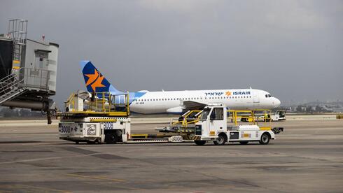 Israel cuts Ben-Gurion traffic to one flight an hour, slashes passenger limits