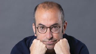 "אני אדם מעורב, גדלתי במשפחה כזו. אז הכתיבה מתחברת לנושאים כאלה". ישי שריד | צילום: עוז מועלם