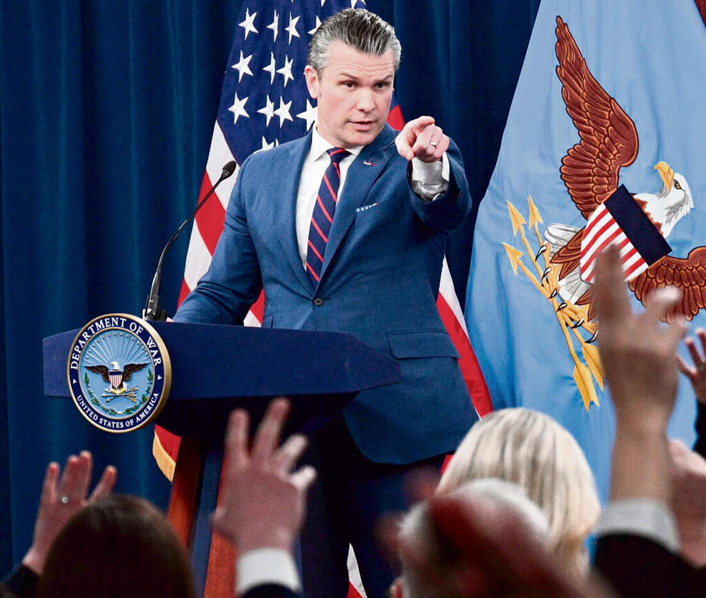 יותר דמות  מהחיקוי שלו. שר  המלחמה הגסת'