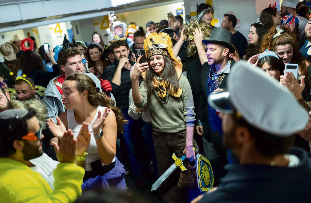 עד דלא ידע להבחין  בין יירוטים לבסים.  מחתרת המסיבות