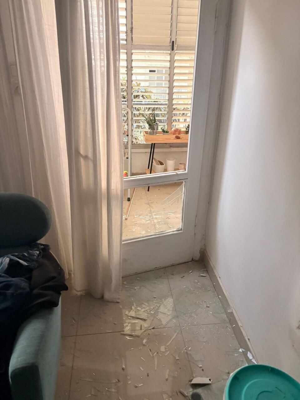 הנזק לדירה. "זה לא בית. זה אתר בנייה" נפילה ברמת גן