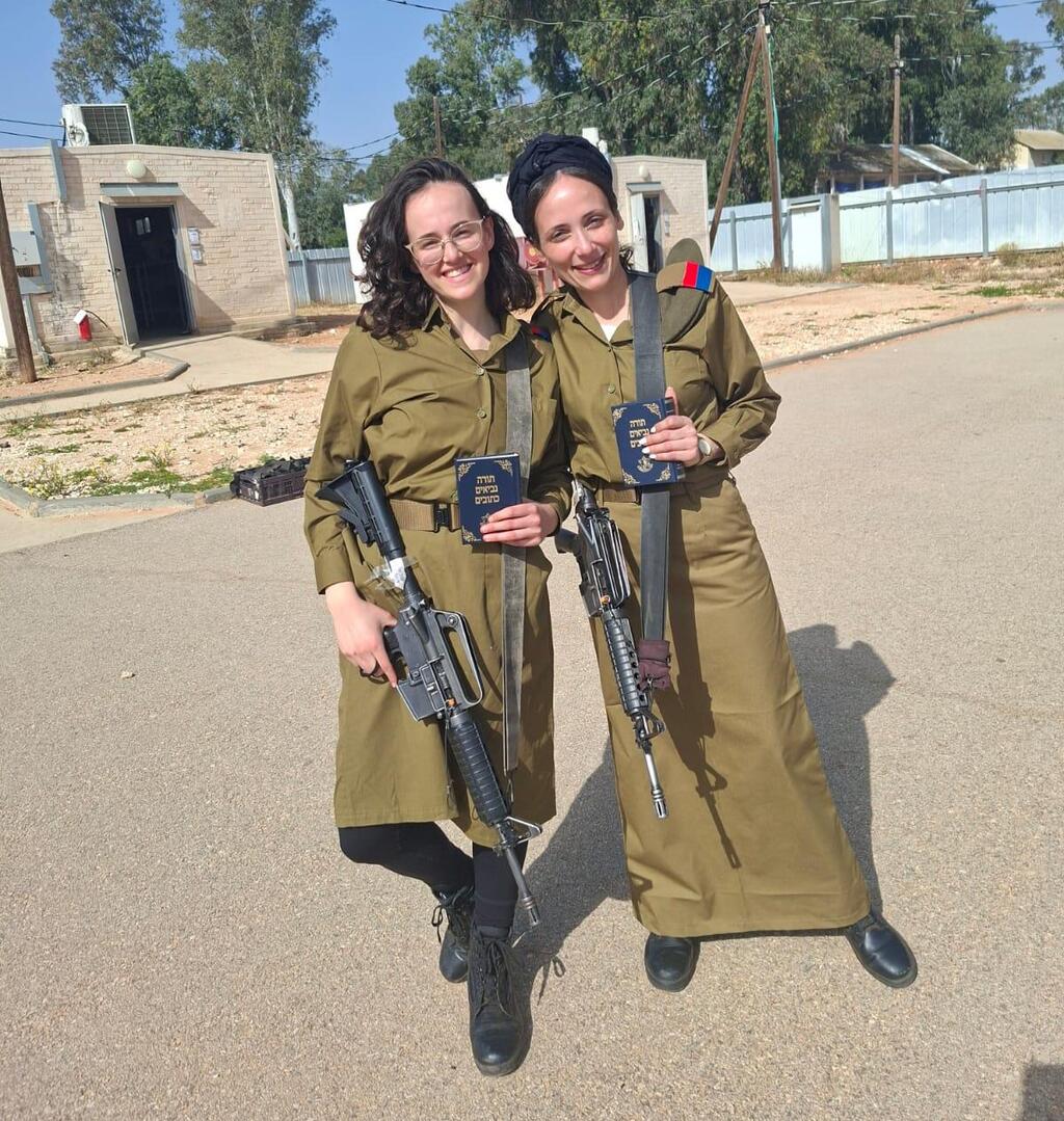 מימין לשמאל: שגית מלכא ורחלי פרנקל