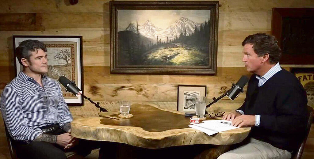 אי נוחות לטראמפ. ג'ו קנט מתראיין לטאקר קרלסון | צילום: מתוך יוטיוב