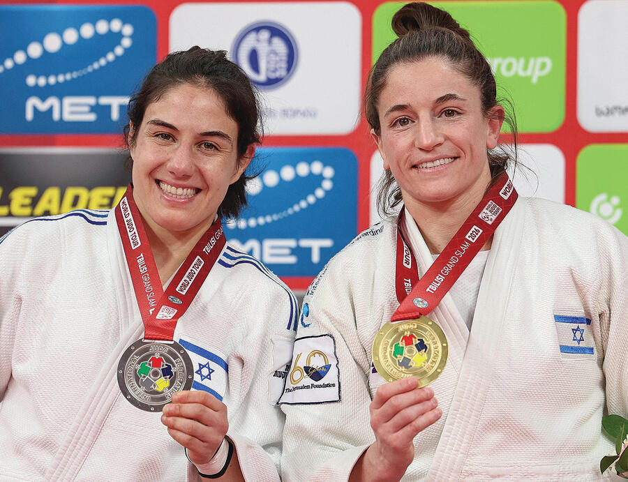 לדרבי מדליות משלו. נלסון־לוי עם הזהב, שמש עם הכסף (GIORGI ARJEVANIDZE, AFP) לדרבי מדליות משלו. נלסון־לוי עם הזהב, שמש עם הכסף