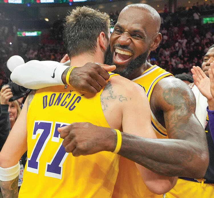 דונצ'יץ' ולברון (Lynne Sladky, AP) דונצ'יץ' ולברון