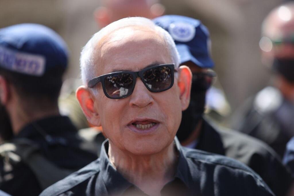 "עליו להידרש להיעדרהמשילות בנגב". נתניהו (צילום: אלכס קולומויסקי ) נתניהו בזירה בדימונה