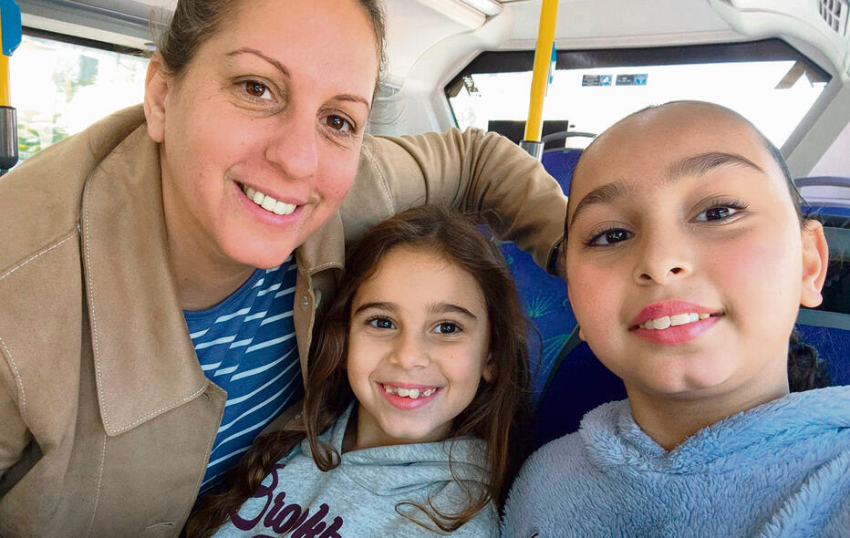 נטלי רחמים עם בנותיה שיר ואגם