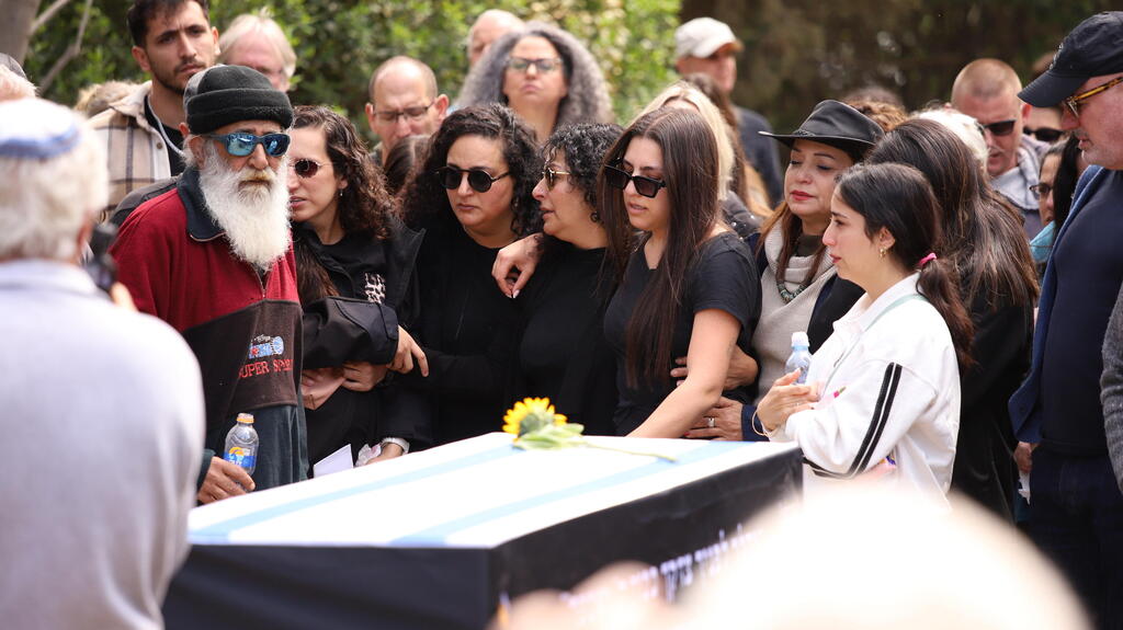 עופר (פושקו) מוסקוביץ מובא למנוחות בקיבוץ משגב עם (צילום: באדיבות המועצה האזורית הגליל העליון) עופר (פושקו) מוסקוביץ מובא למנוחות בקיבוץ משגב עם