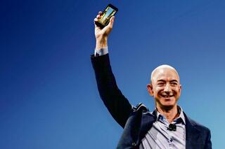 יולי 2014 : מנכ"ל אמזון ג'ף בזוס משיק את המכשיר הקודם