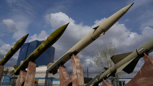 Bericht: Iran baut Raketen- und Drohnenfabriken wieder auf und füllt sein ...
