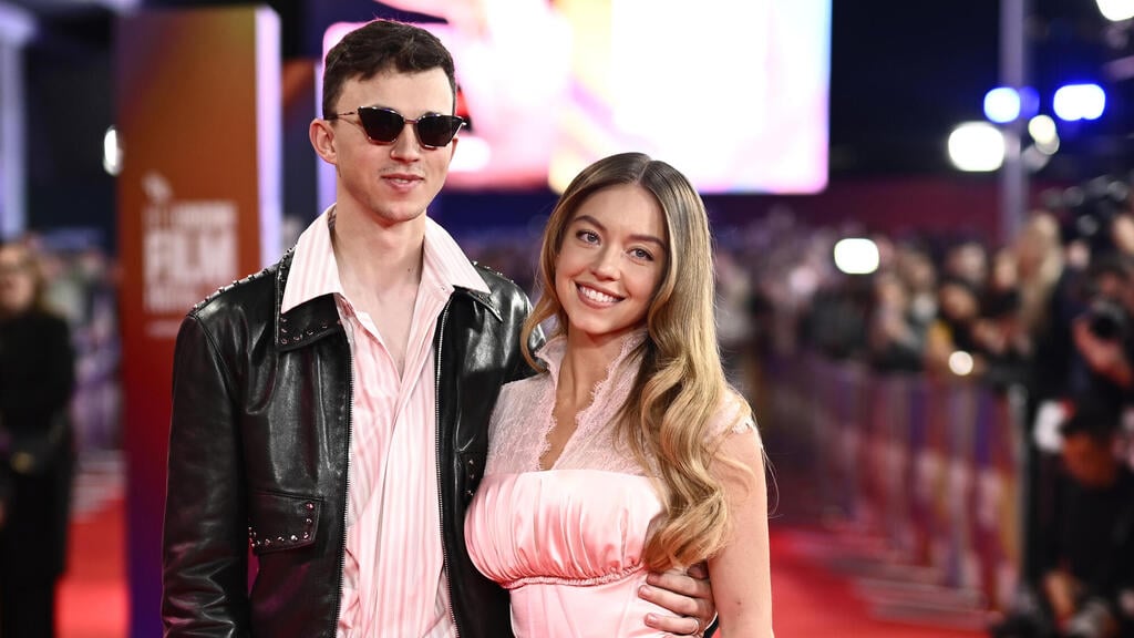 סידני סוויני ואחיה טרנט (צילום: Gareth Cattermole/Getty Images for BFI) סידני סוויני ואחיה טרנט