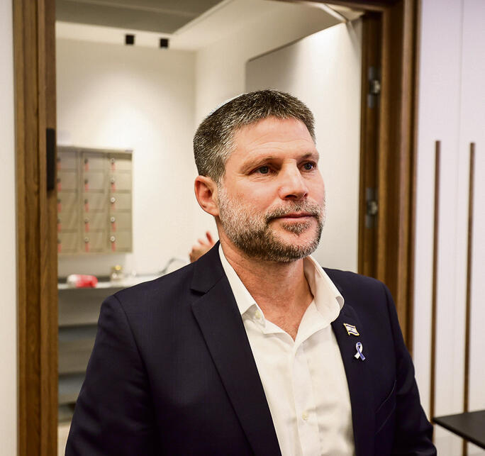 ההבטחות שלו לא עומדות במבחן המציאות. השר סמוטריץ' | צילום: אלכס קולומויסקי (אלכס קולומויסקי) ההבטחות שלו לא עומדות במבחן המציאות. השר סמוטריץ' | צילום: אלכס קולומויסקי