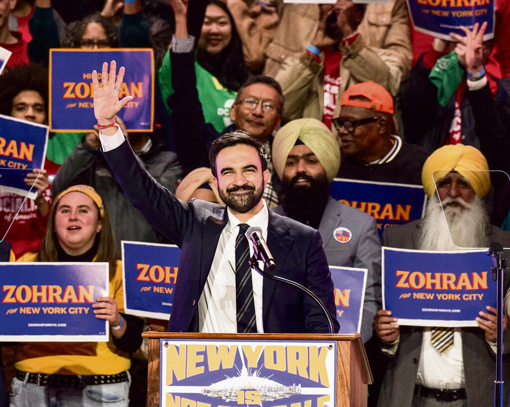 "המועמד ממדאני הבטיח לסייע בשכר דירה לחסרי בית, ראש העיר ממדאני מתנגד למדיניות הזו". ממדאני חוגג את הניצחון בבחירות | צילום: שאטרסטוק, lev radin (lev radin, Shutterstock) "המועמד ממדאני הבטיח לסייע בשכר דירה לחסרי בית, ראש העיר ממדאני מתנגד למדיניות הזו". ממדאני חוגג את הניצחון בבחירות | צילום: שאטרסטוק, lev radin