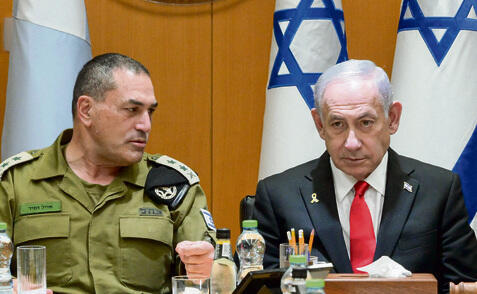 לא הגיב בקבינט. ראש הממשלה נתניהו לצד הרמטכ"ל זמיר