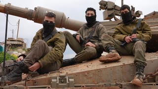 לוחמי חטיבה 401 יוצאים להתרעננות מלבנון אחרי שבועיים של לחימה