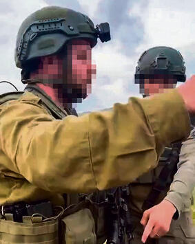 החיילים תוקפים את צוות הצילום | מתוך X