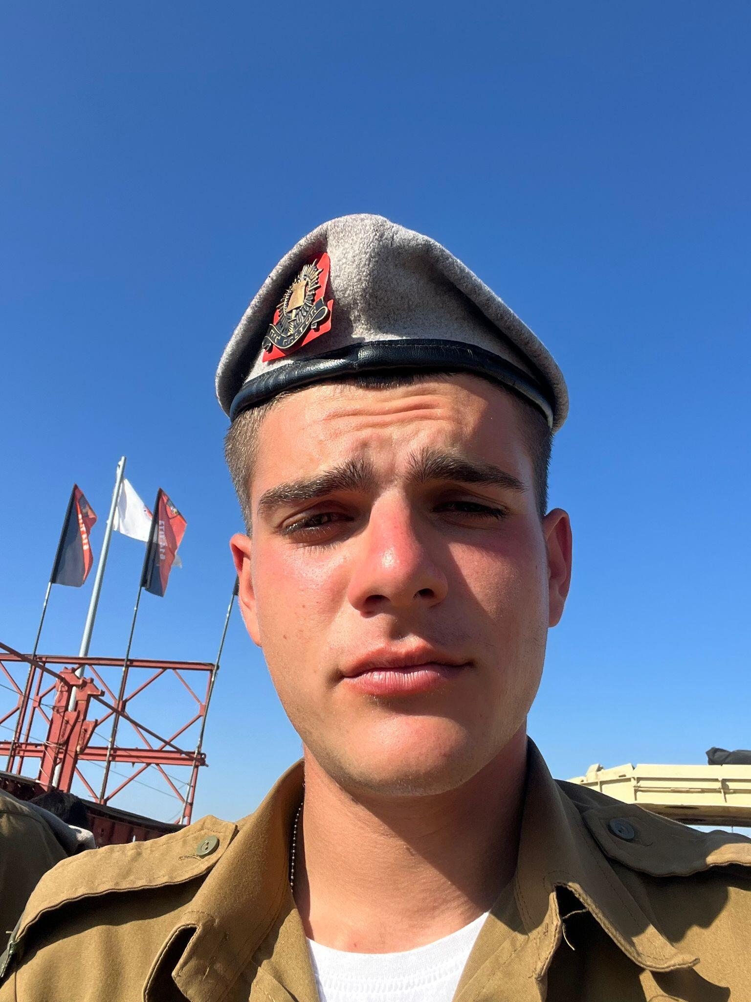 סטניסלב קוסטרב ז"ל, גל הד, יד לבנים