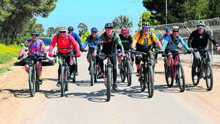 קבוצת רכיבה אופניים בארי