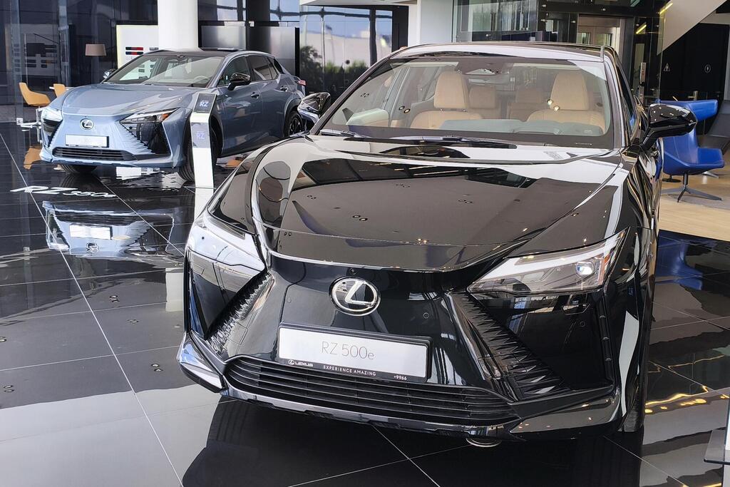 עם הגה סטיק: לקסוס מעדכנת את ה-RZ