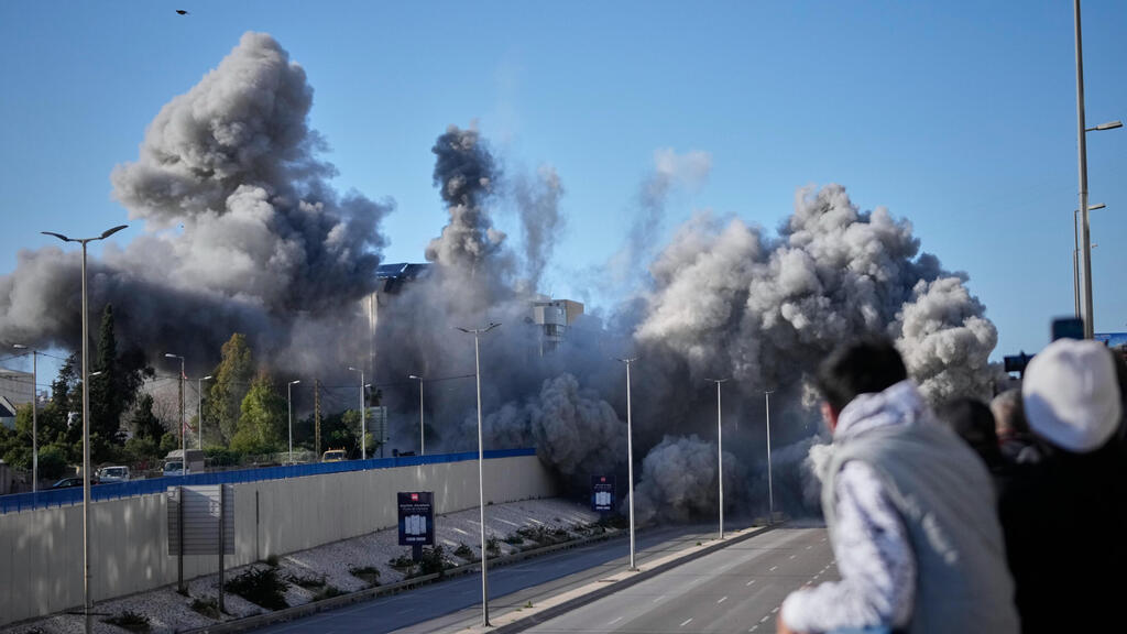 תקיפות צה"ל בדאחייה, מרץ (צילום: AP Photo/Hussein Malla) תקיפות צה"ל בלבנון