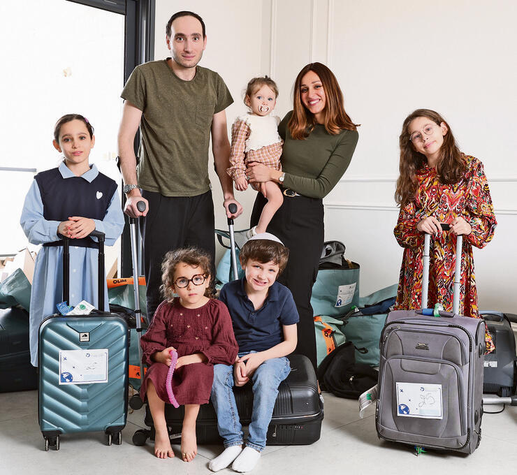 משפחת עטיה. "העדפנו לא לגור בנתניה. רצינו להשתלב בחברה" (אלעד גרשגורן) משפחת עטיה. "העדפנו לא לגור בנתניה. רצינו להשתלב בחברה"