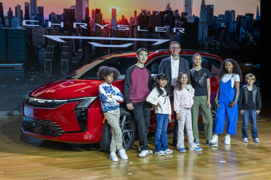 שומרת על ביצת הזהב: קרייזלר מעדכנת את הפסיפיקה