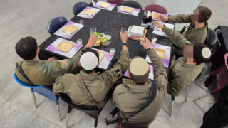 ליל סדר חג פסח עם לוחמי גבעתי בגבול לבנון