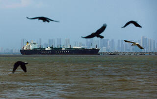 ספינה לאחר שעברה את מיצרי הורמוז, אתמול