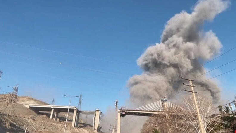 מחכים במתח. הגשר שהותקף באיראן (ללא) מחכים במתח. הגשר שהותקף באיראן