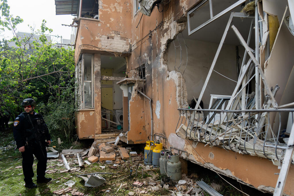 נזק מאחת הנפילות בפתח תקווה