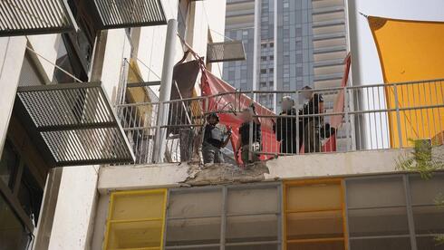 פגיעות ליד הקריה, טייס ה-F-15 שהופל חולץ - הנווט טרם אותר | כותרות השבת