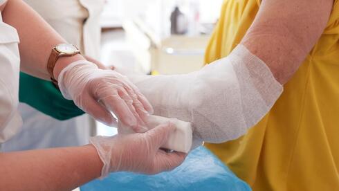 Более 2100 израильтян получили травмы по пути в убежища: кто в группах риска