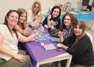 "המלחמה הנוכחית לקחה את השיקום אחורה". בלס, משמאל