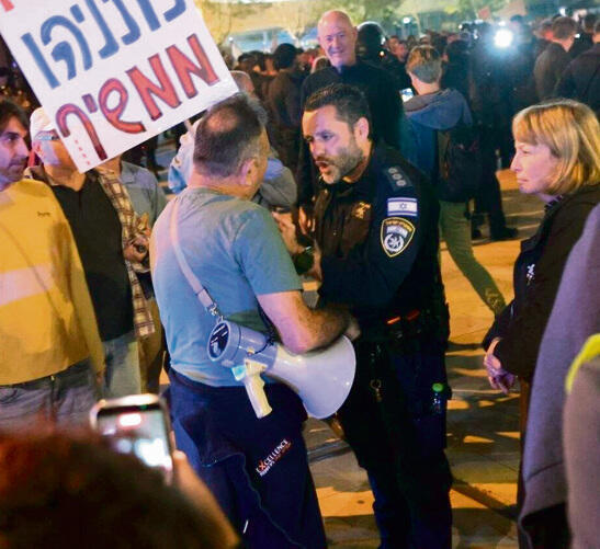 כיכר הבימה, מוצ"ש