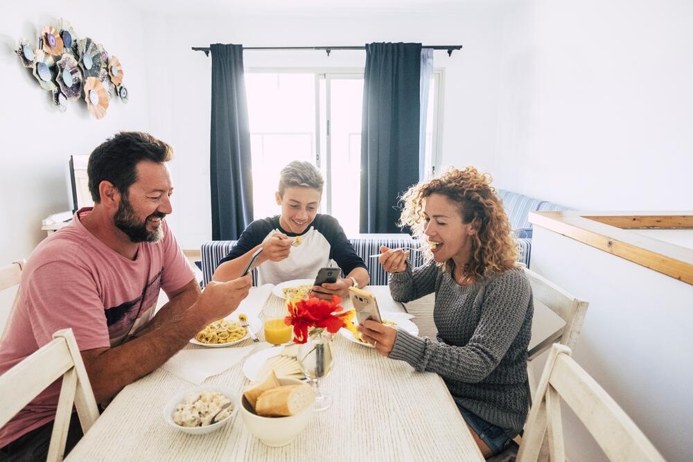 ארוחה משפחתית