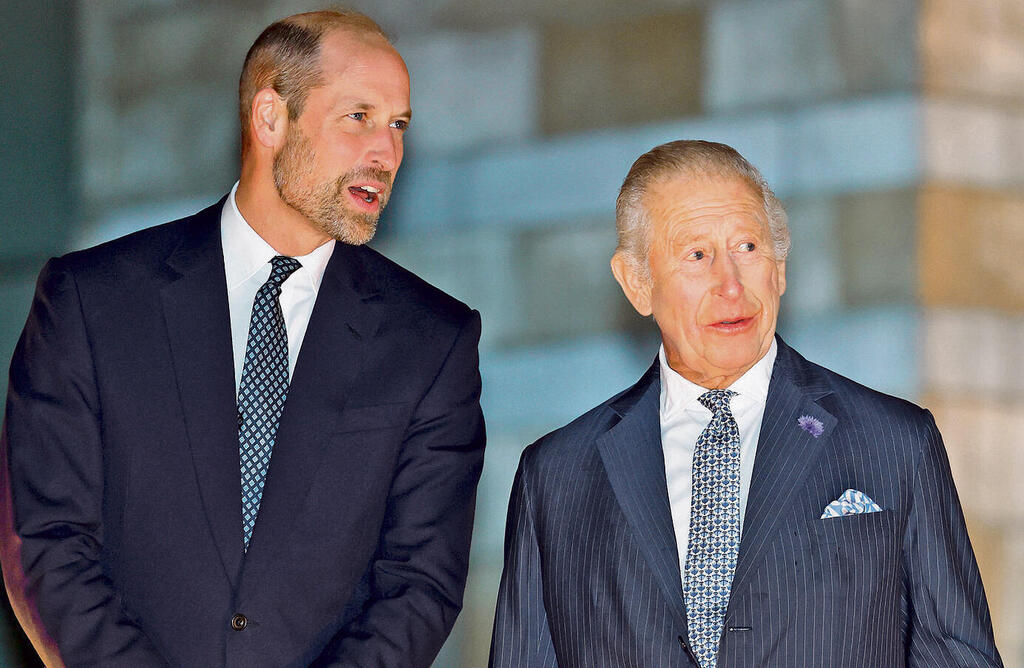 המלך צ'רלס והנסיך וויליאם. הבן יתנהל באופן שונה מאביו