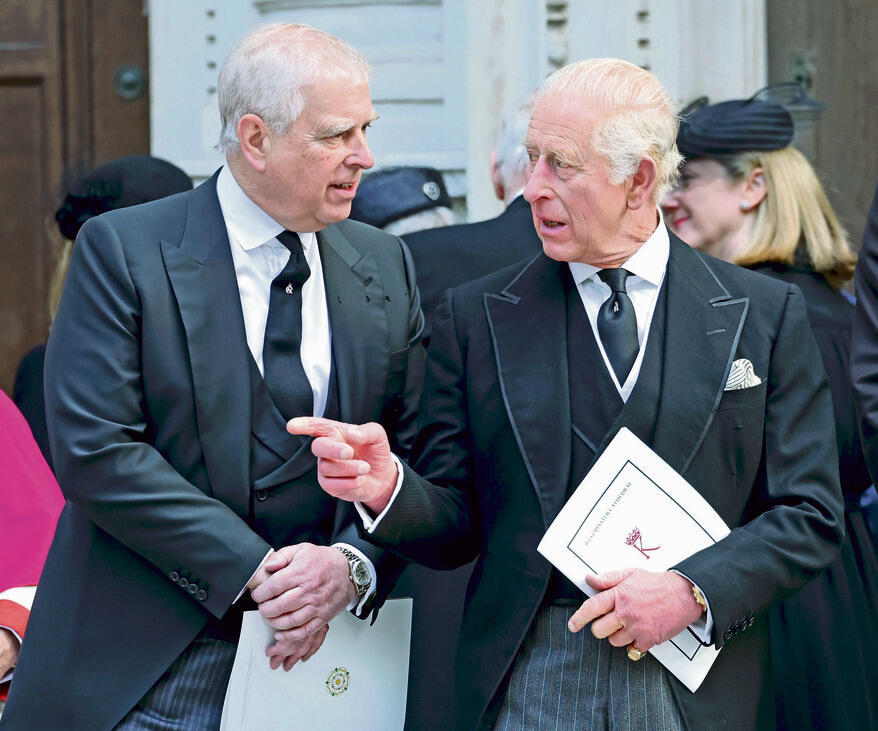 צ'רלס ואחיו אנדרו. איבד את תארו